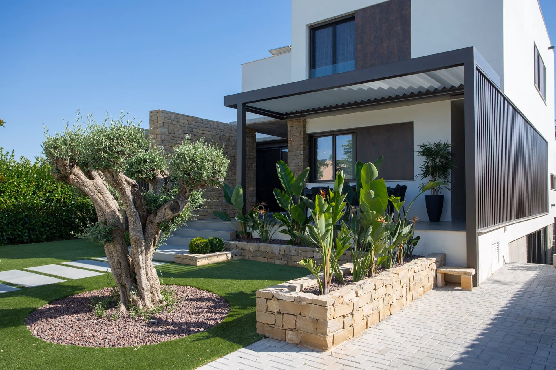 Bioclimatic pergolas